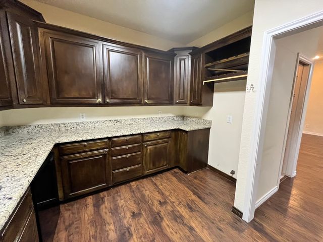 2700 Boyd Street, Ennis, TX 75119