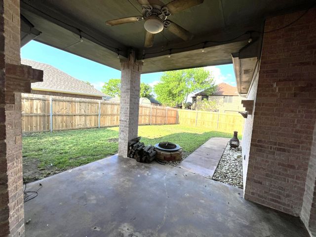 2700 Boyd Street, Ennis, TX 75119