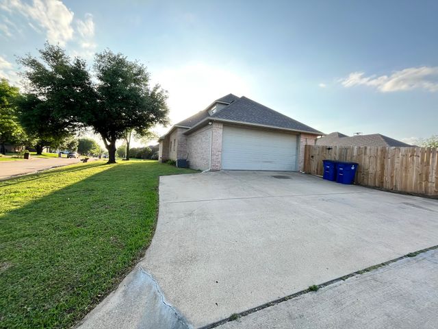 2700 Boyd Street, Ennis, TX 75119