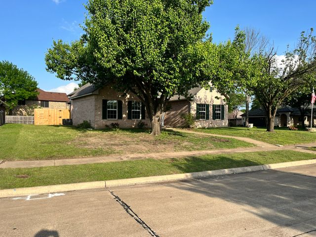 2700 Boyd Street, Ennis, TX 75119