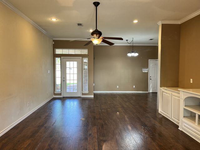 2700 Boyd Street, Ennis, TX 75119