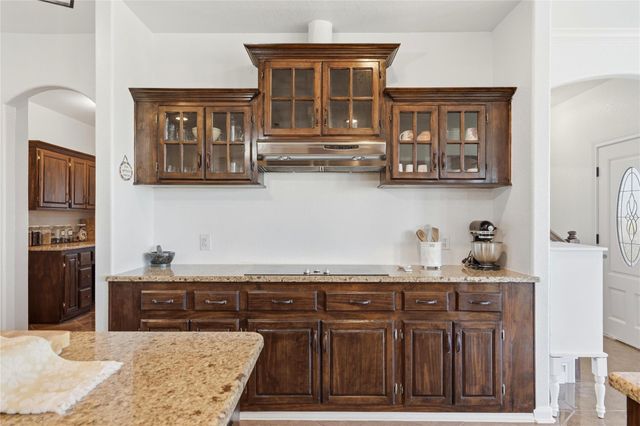 100 Mayfield LN, Lockhart, TX 78644