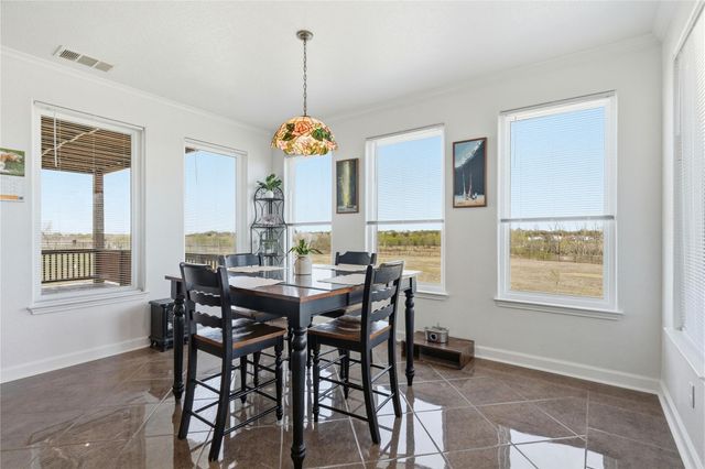 100 Mayfield LN, Lockhart, TX 78644