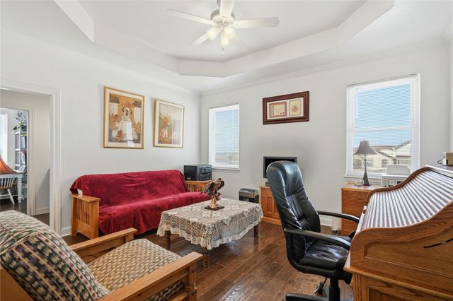 100 Mayfield LN, Lockhart, TX 78644