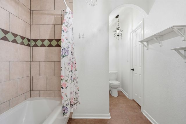 100 Mayfield LN, Lockhart, TX 78644