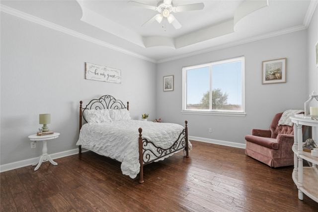 100 Mayfield LN, Lockhart, TX 78644