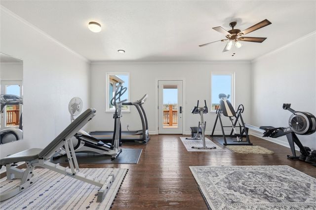 100 Mayfield LN, Lockhart, TX 78644