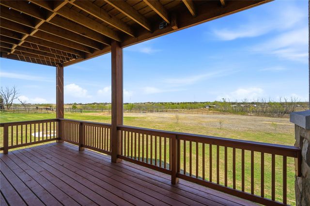 100 Mayfield LN, Lockhart, TX 78644