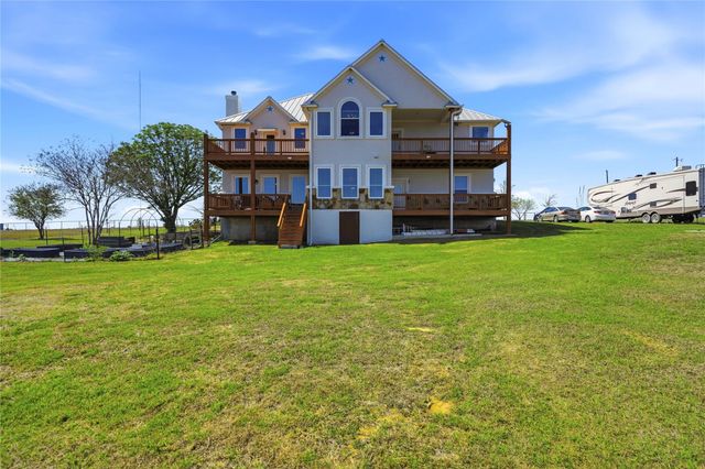 100 Mayfield LN, Lockhart, TX 78644