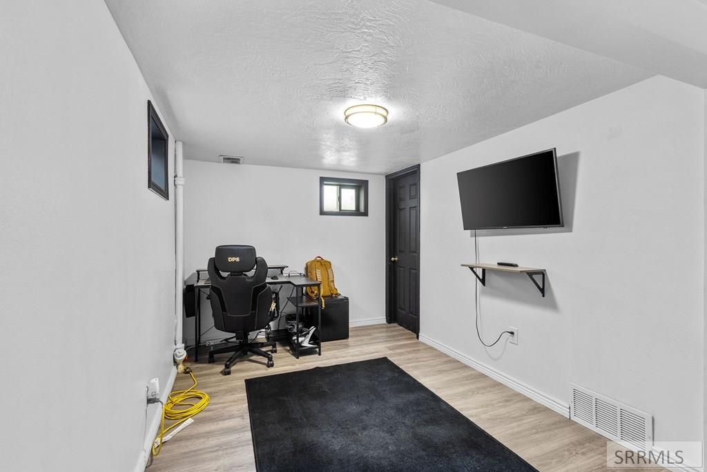 Image 10 of property listing at 742 12th Street, Idaho Falls, ID 83404