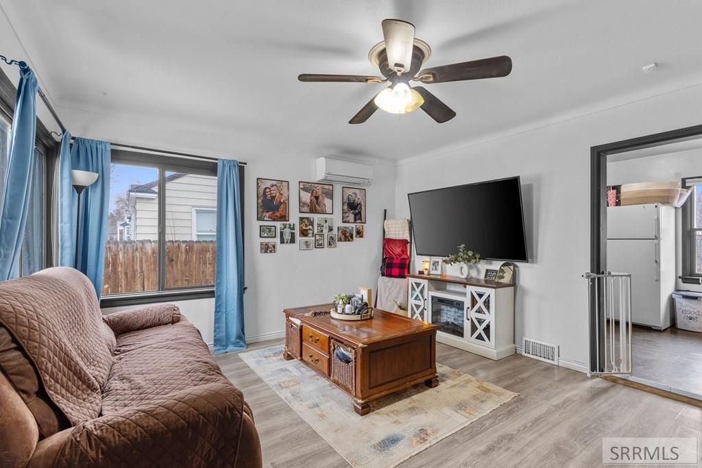 Image 2 of property listing at 742 12th Street, Idaho Falls, ID 83404