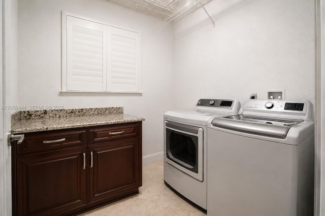16075 SW 149th Ter, Miami, FL 33196