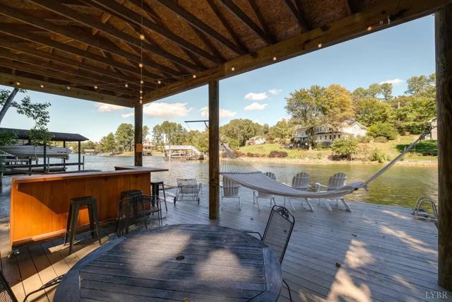 1085 Azalea Drive, Moneta, VA 24121