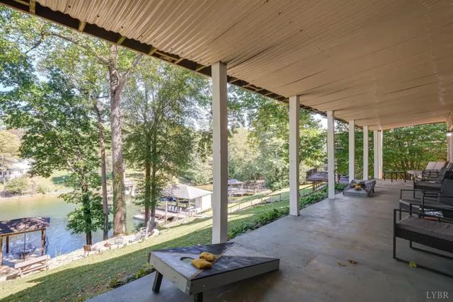 1085 Azalea Drive, Moneta, VA 24121