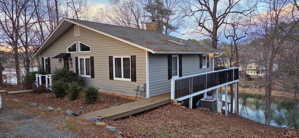 1085 Azalea Drive, Moneta, VA 24121