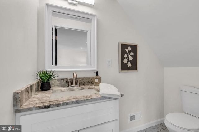 1605 N BOWLING GREEN DR, Cherry Hill, NJ 08003