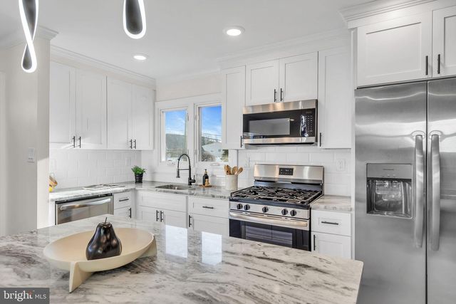 1605 N BOWLING GREEN DR, Cherry Hill, NJ 08003