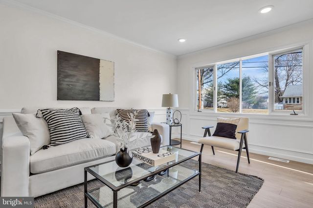 1605 N BOWLING GREEN DR, Cherry Hill, NJ 08003