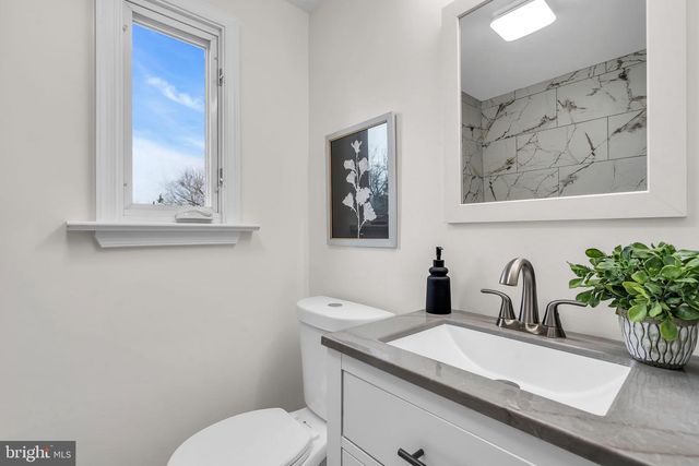 1605 N BOWLING GREEN DR, Cherry Hill, NJ 08003