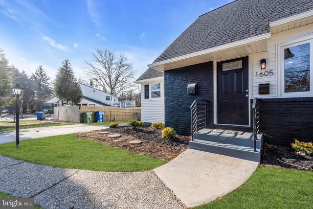 1605 N BOWLING GREEN DR, Cherry Hill, NJ 08003