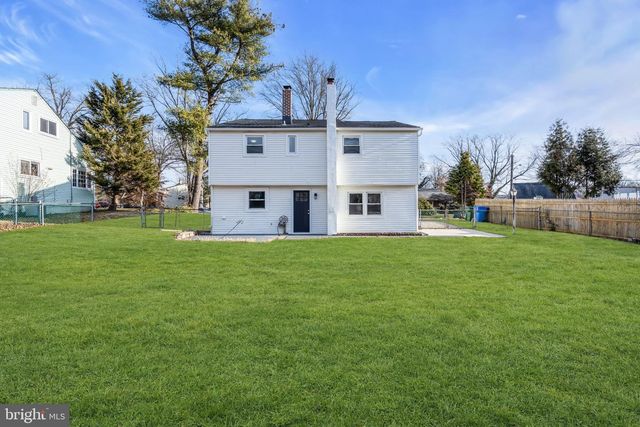 1605 N BOWLING GREEN DR, Cherry Hill, NJ 08003