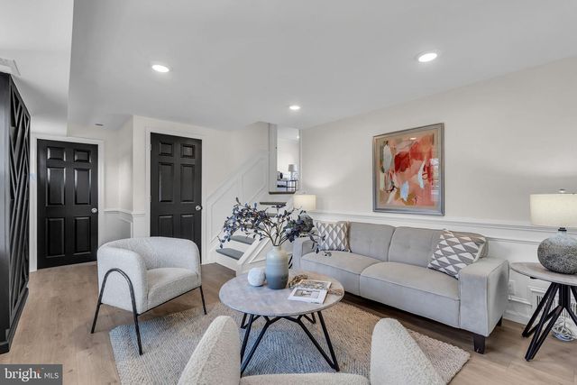 1605 N BOWLING GREEN DR, Cherry Hill, NJ 08003