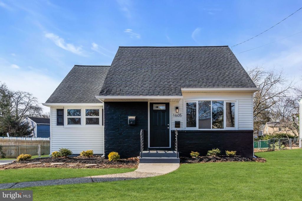 1605 N BOWLING GREEN DR, Cherry Hill, NJ 08003