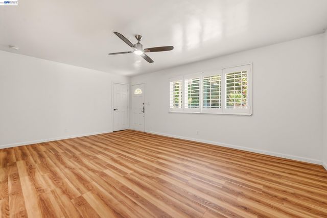 10160 Crow Canyon Rd, Castro Valley, CA 94552