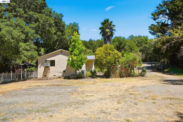 10160 Crow Canyon Rd, Castro Valley, CA 94552