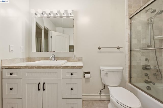 10160 Crow Canyon Rd, Castro Valley, CA 94552