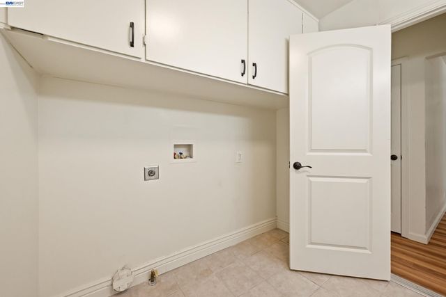 10160 Crow Canyon Rd, Castro Valley, CA 94552