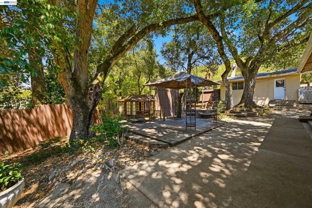 10160 Crow Canyon Rd, Castro Valley, CA 94552