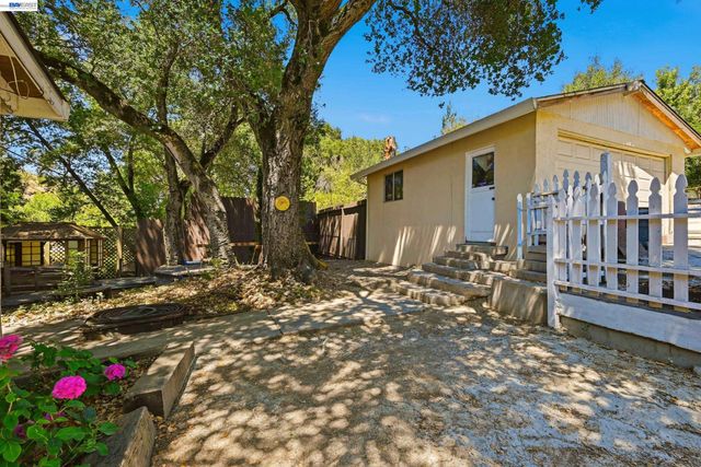 10160 Crow Canyon Rd, Castro Valley, CA 94552