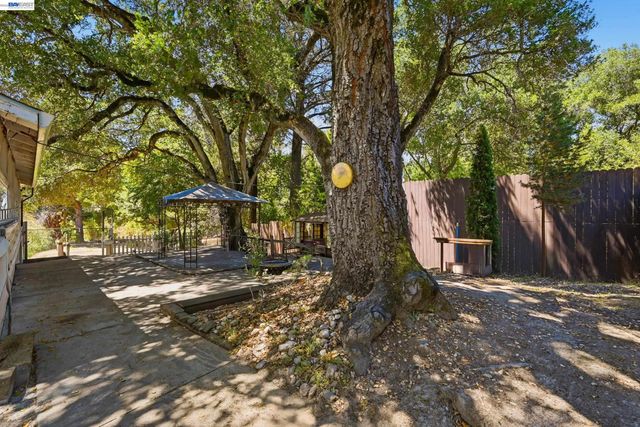 10160 Crow Canyon Rd, Castro Valley, CA 94552