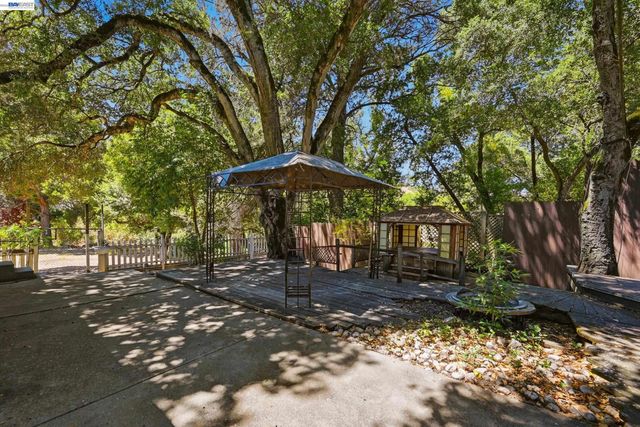10160 Crow Canyon Rd, Castro Valley, CA 94552
