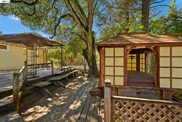 10160 Crow Canyon Rd, Castro Valley, CA 94552