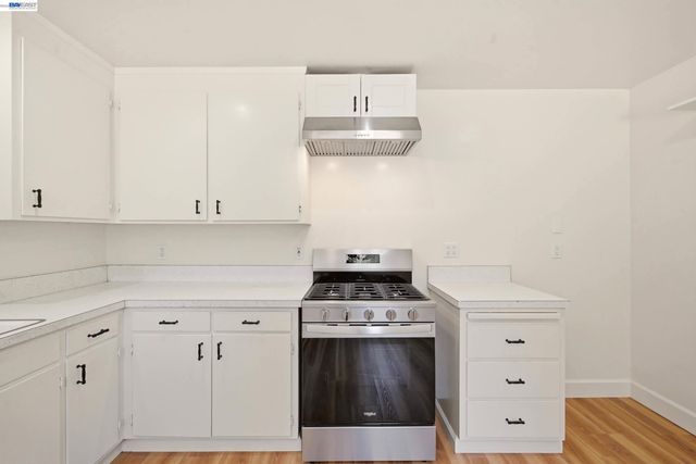 10160 Crow Canyon Rd, Castro Valley, CA 94552