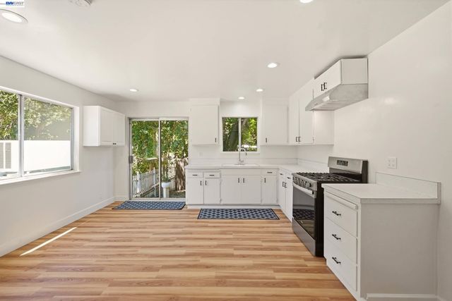 10160 Crow Canyon Rd, Castro Valley, CA 94552