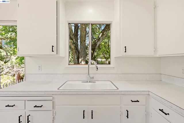 10160 Crow Canyon Rd, Castro Valley, CA 94552