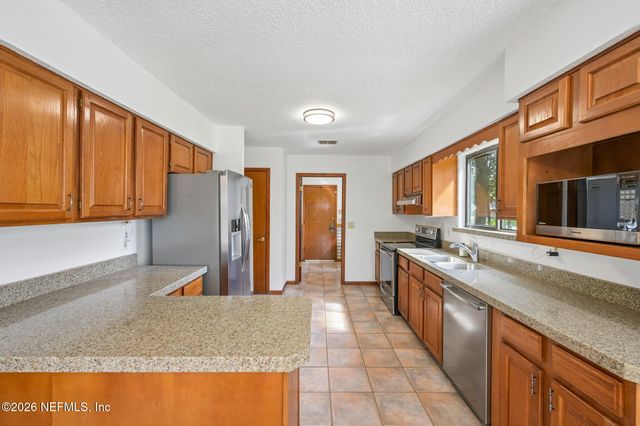 786 SWISS OAKS Court, St. Johns, FL 32259