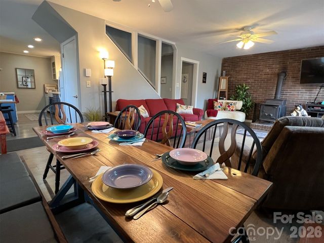 95 Walker Cove Road, Black Mountain, NC 28711