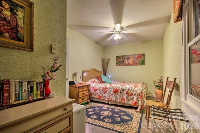 95 Walker Cove Road, Black Mountain, NC 28711