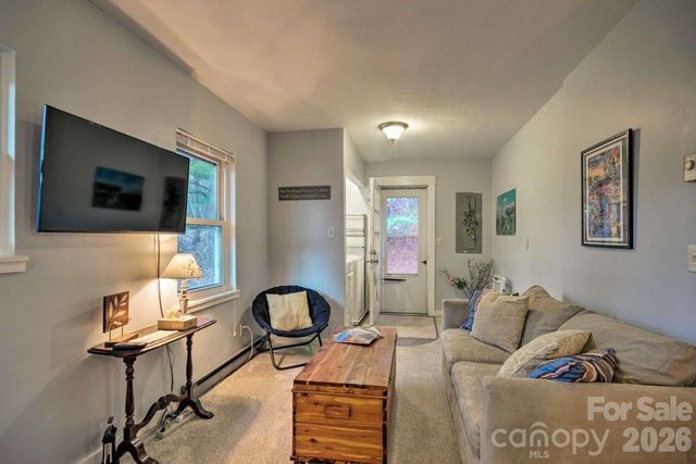 95 Walker Cove Road, Black Mountain, NC 28711