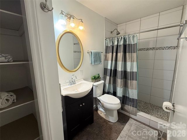 95 Walker Cove Road, Black Mountain, NC 28711