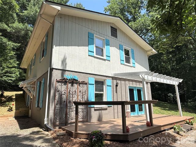95 Walker Cove Road, Black Mountain, NC 28711