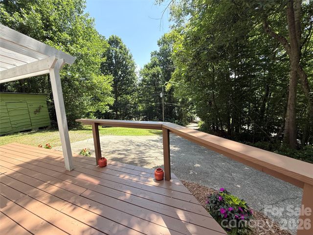 95 Walker Cove Road, Black Mountain, NC 28711