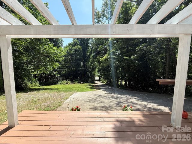 95 Walker Cove Road, Black Mountain, NC 28711