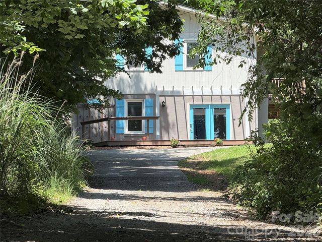 95 Walker Cove Road, Black Mountain, NC 28711