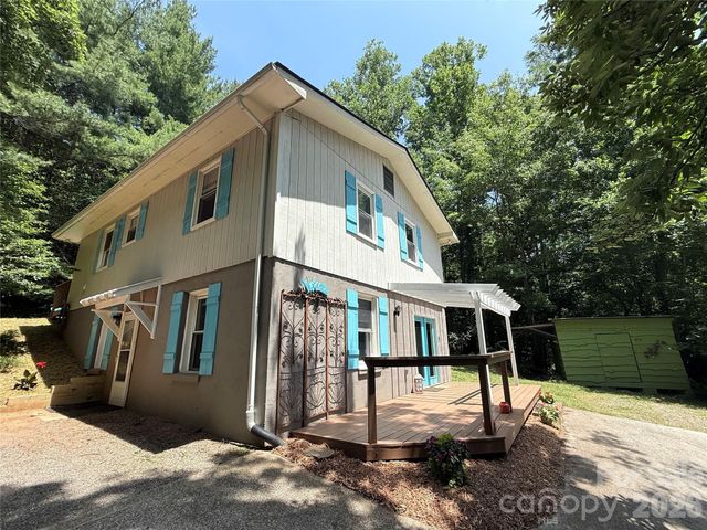 95 Walker Cove Road, Black Mountain, NC 28711