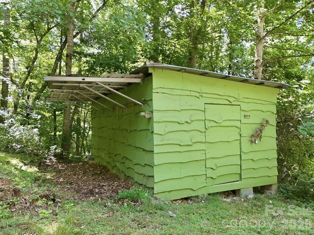95 Walker Cove Road, Black Mountain, NC 28711